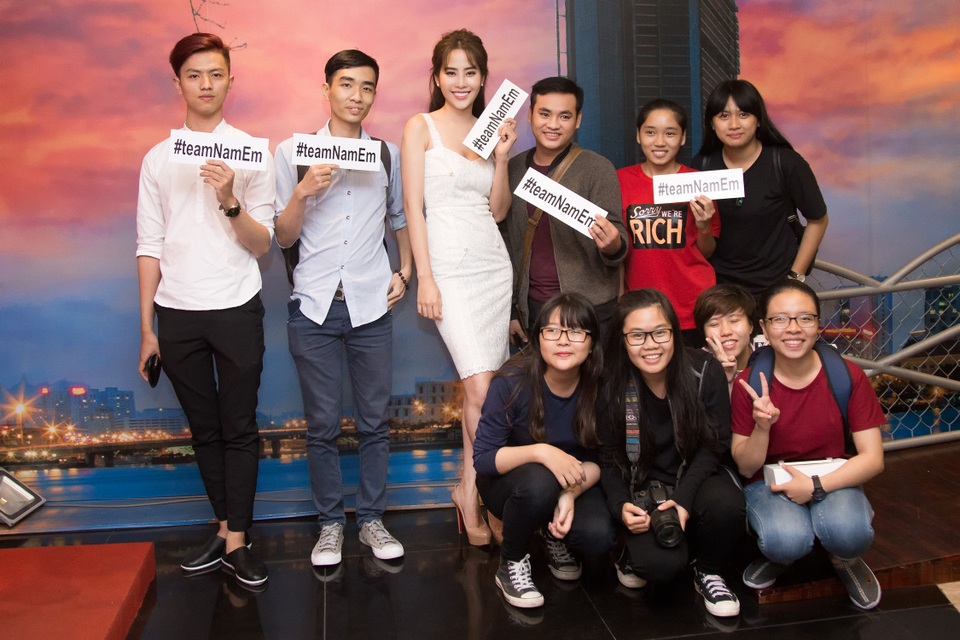 Nam Em: “Muốn thành công, cái gì cũng cần trả giá” - 1 Nam Em cùng người hâm mộ.
