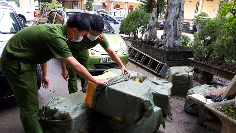 Bắt xe ô tô trở hơn 3 tạ nầm lợn nhập lậu từ Trung Quốc - 1
Hơn 3 tạ nầm lợn nhập lậu Trung Quốc bị lực lượng chức năng tỉnh Lạng Sơn bắt giữ
