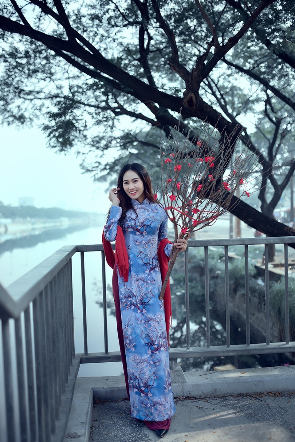 9x nói thêm: Trong công việc, em hy vọng sẽ có nhiều cơ hội đến với em hơn và sẽ có một cánh cửa nào đó mở ra với em với một tương lai xán lạn để tạo nên một bước ngoặc lớn trong sự nghiệp.