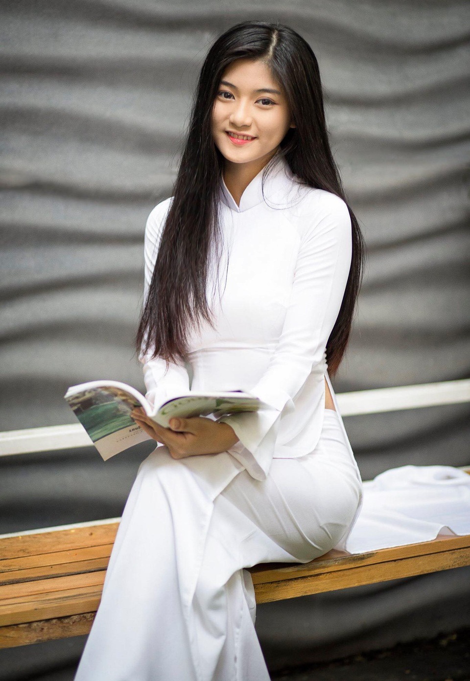 Chuyện chưa kể về gia đình, tình cảm của 3 cô gái xuất sắc nhất Miss Teen 2017 - 3
Nam Phương đẹp nền nã trong tà áo dài truyền thống.