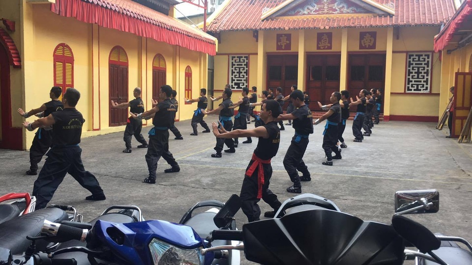Võ sư Flores không xuất hiện, người hiếu kỳ vẫn tập trung khá đông tại Nam Huỳnh Đạo - 3 Hoạt động luyện võ của các các võ sinh Nam Huỳnh Đạo vẫn diễn ra bình thường
