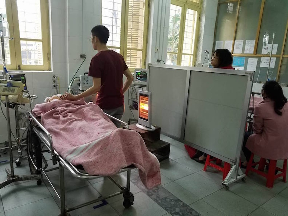 “Tôi bị hất lên nóc xe, những người khác nằm la liệt trên đường” - 3 Nhiều nạn nhân vẫn bất tỉnh sau vụ tai nạn