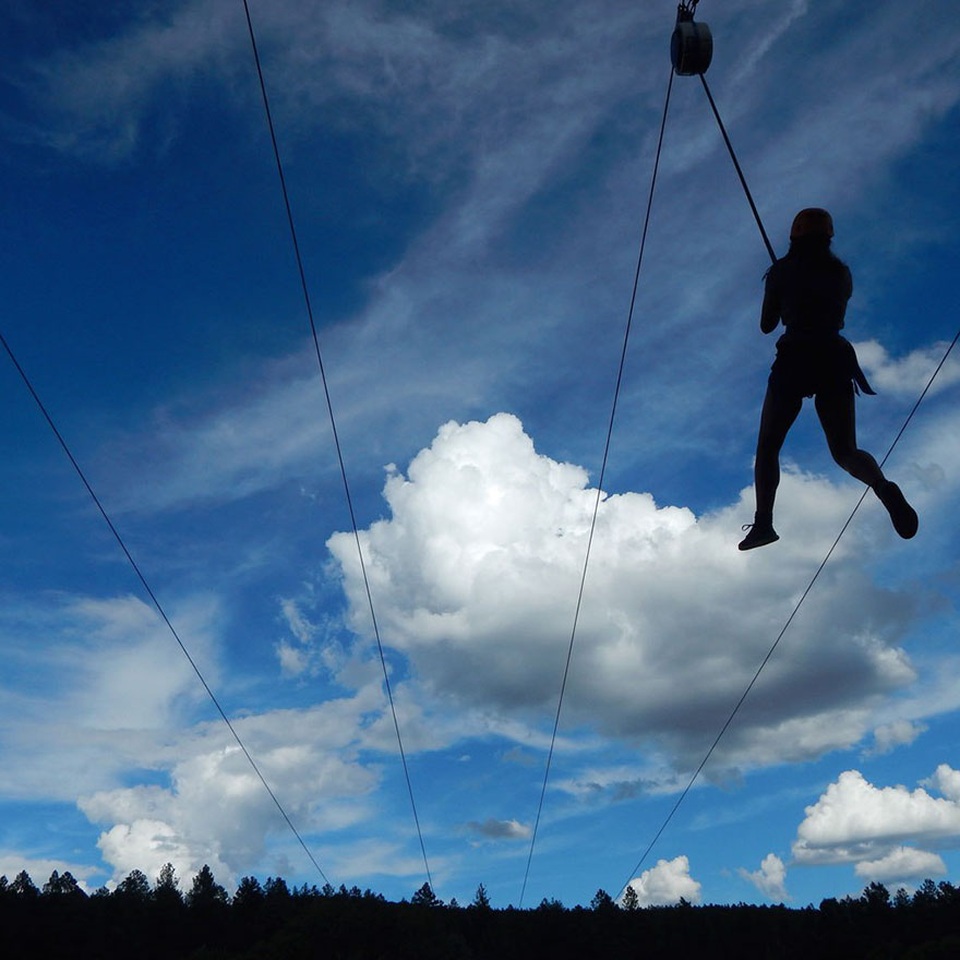 Ngắm loạt tác phẩm đoạt giải National Geographic của nhiếp ảnh gia nhí - 13 Tác phẩm Zip-line Adventure - Ryan Hughes, 13 tuổi, Mỹ