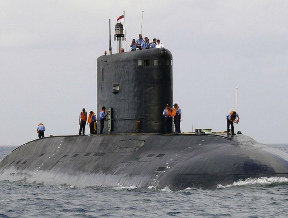 Hải quân Ấn Độ, sư tử đại dương đáng gờm khiến Trung Quốc lạnh sống lưng - 10
Ngoài tàu ngầm Kilo có số lượng lớn nhất, Hải quân nước này cũng đang đóng 03 chiếc tàu ngầm kiểu “ Scorpaena” mới nhất của Pháp (dự kiến sẽ đóng 6 chiếc). Khi đưa vào trang bị, đây sẽ là loại tàu ngầm phi hạt nhân mạnh nhất của Ấn Độ.