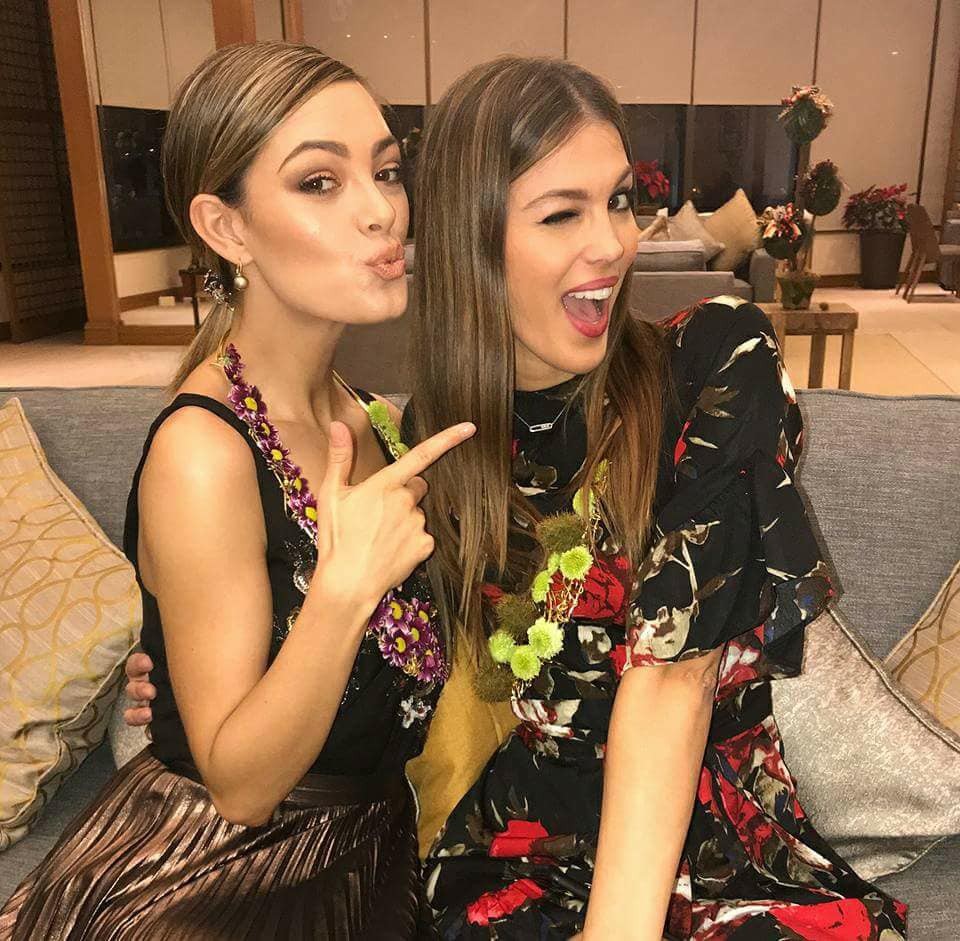 Ba hoa hậu hoàn vũ "đọ dáng" tại Philippines - 22
Hai hoa hậu hoàn vũ Demi-Leigh Nel-Peters và Iris Mittenaere cùng chụp hình, trả lời phỏng vấn của báo giới tại Philippines, ngày 5/12.