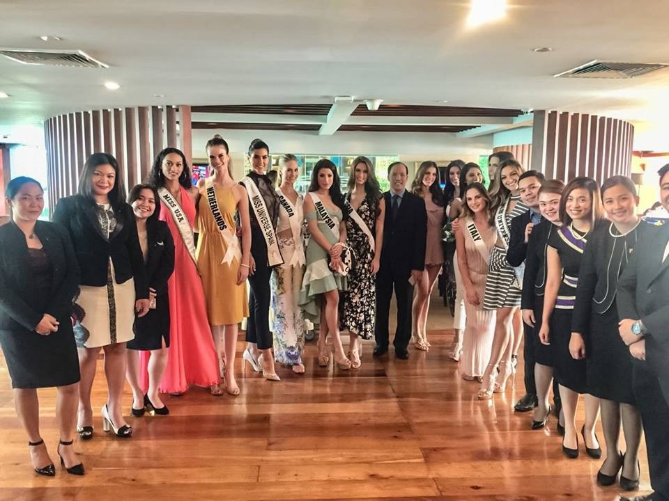 Ba hoa hậu hoàn vũ "đọ dáng" tại Philippines - 17 Ba hoa hậu hoàn vũ "đọ dáng" tại Philippines - 17