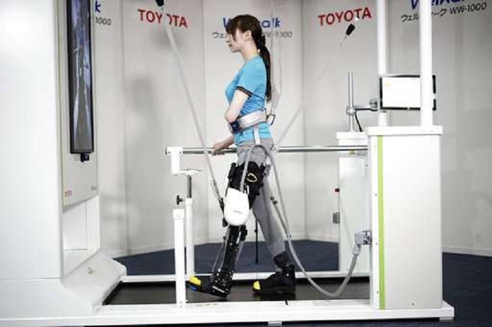 Nẹp chân robot có thể giúp người bị liệt có thể đi bộ - 1 Nẹp chân robot có thể giúp người bị liệt có thể đi bộ - 1