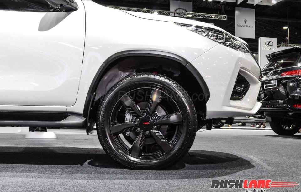 Toyota Fortuner 2017 TRD Sportivo ra mắt có gì mới? - 2 Toyota Fortuner 2017 TRD Sportivo ra mắt có gì mới? - 2
