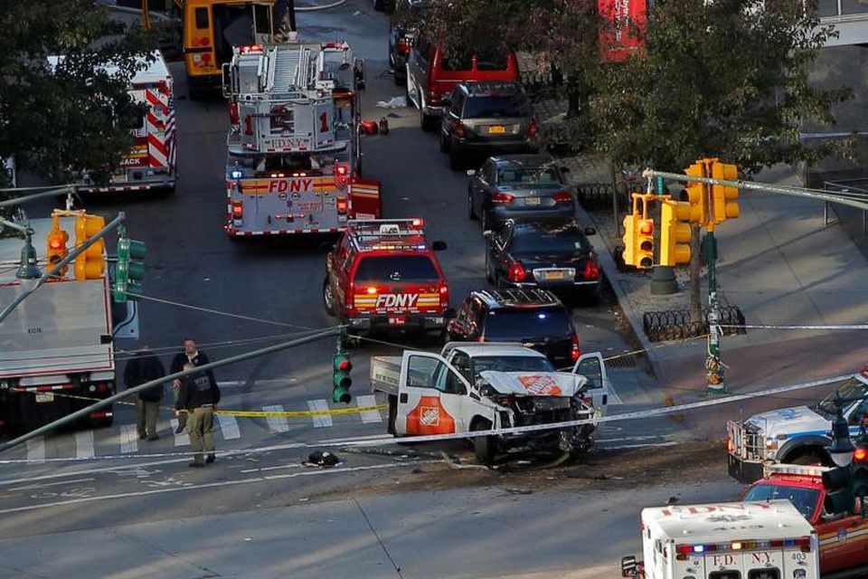 Tấn công khủng bố bằng xe tải ở trung tâm New York, 8 người chết - 6
(Ảnh: Reuters)