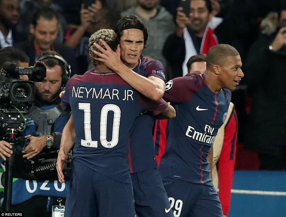 PSG 3-0 Bayern Munich: Neymar, Cavani cùng "nổ súng" - 2 Neymar, Cavani đã làm lành?