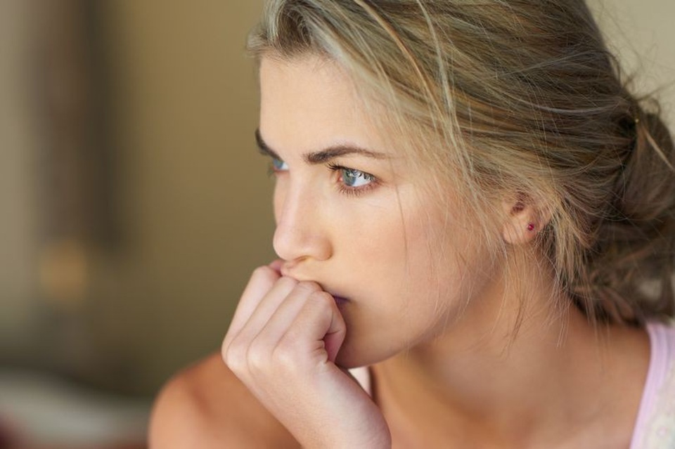 Tơ tưởng tình cũ khi chồng đang công tác nước ngoài - 1