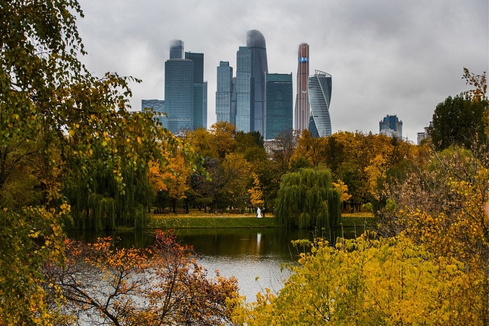 Chiêm ngưỡng vẻ đẹp mùa thu “vàng” nước Nga - 13 Những tòa nhà chọc trời ở Moscow. (Ảnh: TASS)