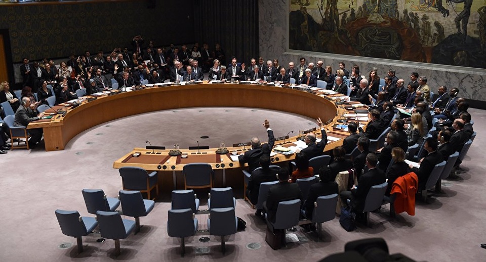 Nga yêu cầu Hội đồng bảo an họp khẩn về vụ Mỹ tấn công Syria - 1
Một cuộc biểu quyết về vấn đề Syria tại Hội đồng bảo an Liên Hợp Quốc năm 2015. (Ảnh: AFP)
