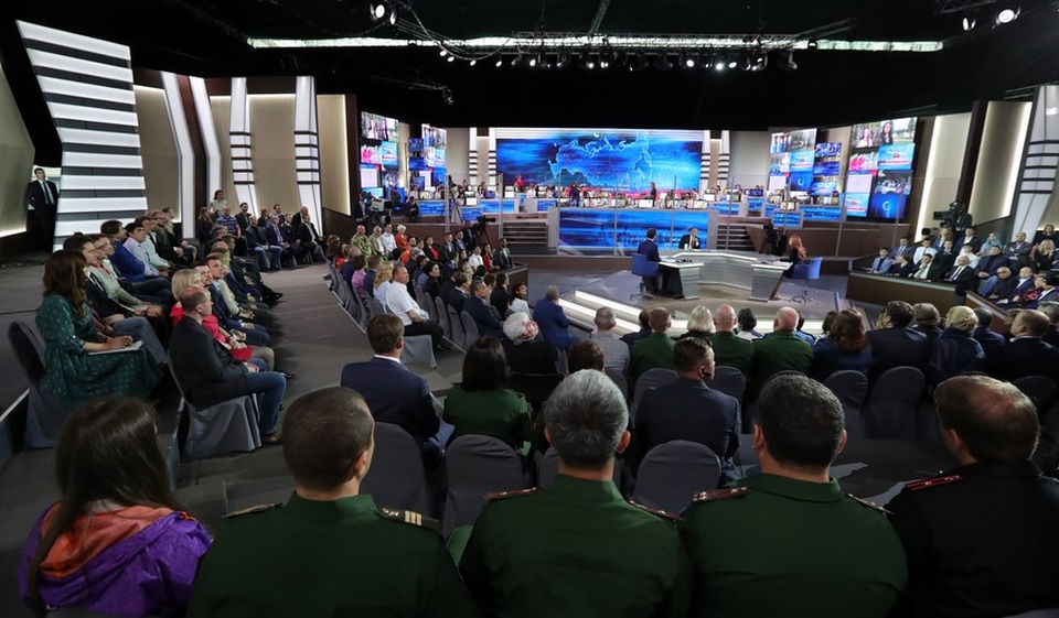 Tổng thống Putin: Nga sẵn sàng cho cựu Giám đốc FBI tị nạn - 4
Buổi đối thoại thu hút sự chú ý rộng rãi. (Ảnh: RT)