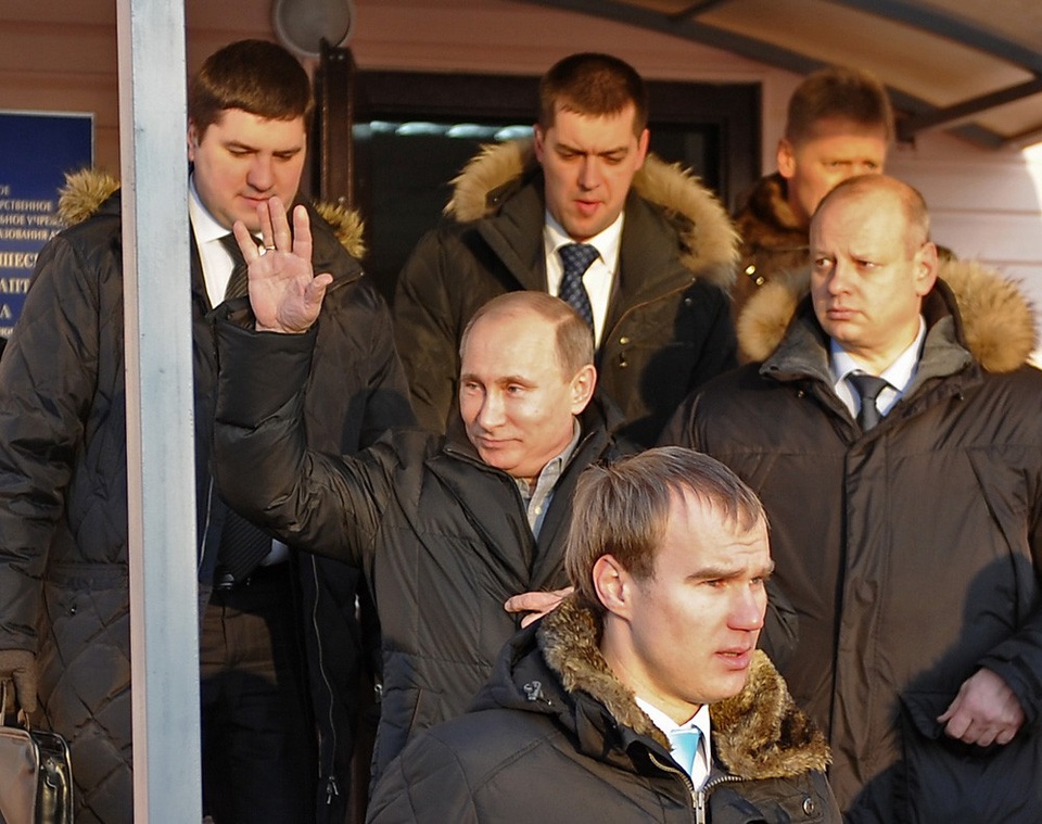 Đội cận vệ bí ẩn nhất nước Nga bảo vệ Tổng thống Putin - 2 Tổng thống Putin tại thành phố Tambov, Nga năm 2012 (Ảnh: TASS)