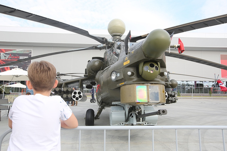Dàn khí tài hiện đại của Nga tại triển lãm quân sự - 4 Trực thăng tấn công Mil Mi-28NE