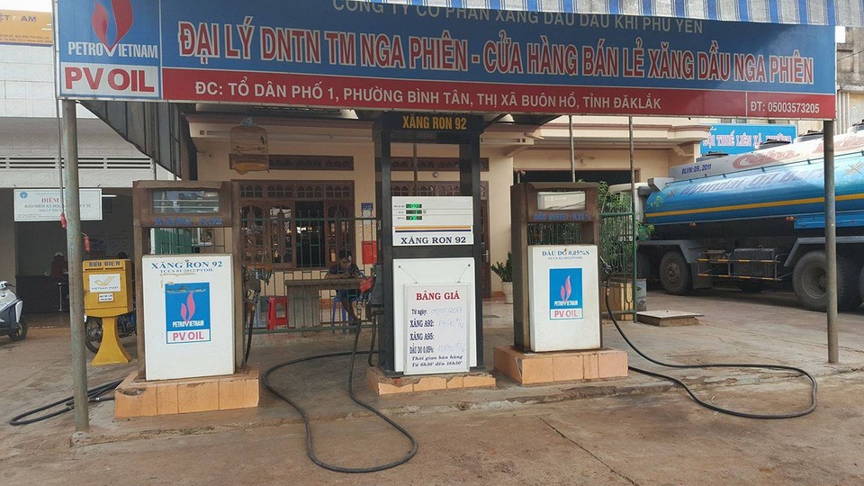Bị buộc di dời nhưng nhiều cây xăng vẫn cố tình hoạt động - 1
Một cửa hàng kinh doanh xăng dầu buộc phải di dời nhưng vẫn hoạt động