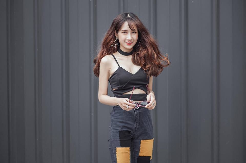 Ai bảo nhỏ bé thì không thể sexy, cô gái 9X này chứng minh điều ngược lại - 10 Nga cũng cho rằng mỗi người đều có một cá tính và phong cách riêng của mình, không có ai là hoàn hảo cả nhưng phải luôn biết cố gắng để hoàn thiện bản thân mỗi ngày cả về bên ngoài lẫn bên trong. Từ đó hình thành mỗi người một bản sắc riêng biệt, không ai giống ai. Chính điều đó tạo nên sự thú vị của thời trang.