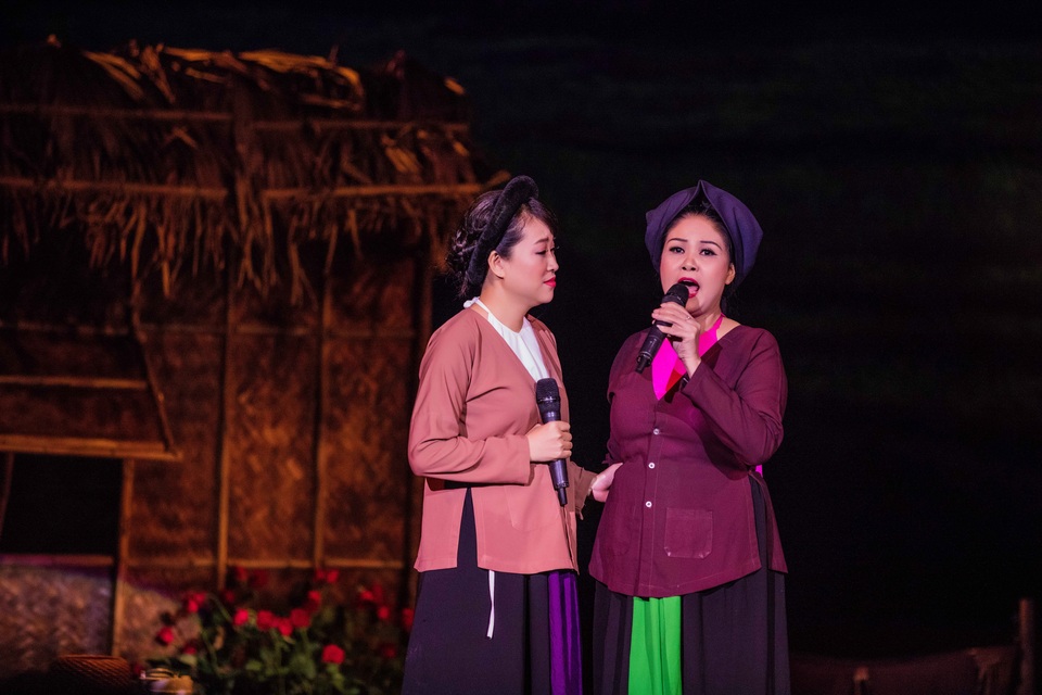 NSƯT Thanh Ngoan khiến khán giả rơi nước mắt khi hát xẩm “Thập ân” - 5 NSƯT Thanh Ngoan khiến khán giả rơi nước mắt khi hát xẩm “Thập ân” - 5