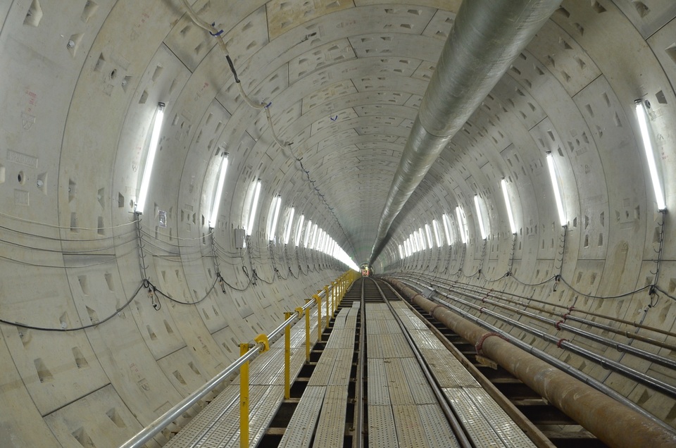 Ngắm đường hầm metro trong lòng đất đang dần thành hình - 1 Tuyến đường hầm metro trong lòng đất đầu tiên ở Sài Gòn dần thành hình.