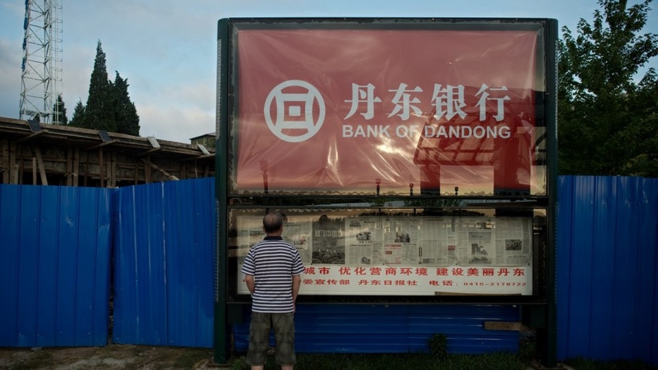 Ngân hàng Trung Quốc bị Mỹ “cấm cửa” vì giúp Triều Tiên rửa tiền - 1
Ngân hàng Đan Đông của Trung Quốc bị Mỹ cấm hoạt động vì giúp Triều Tiên trốn tránh các biện pháp trừng phạt tài chính để rửa tiền. (Nguồn: SCMP)