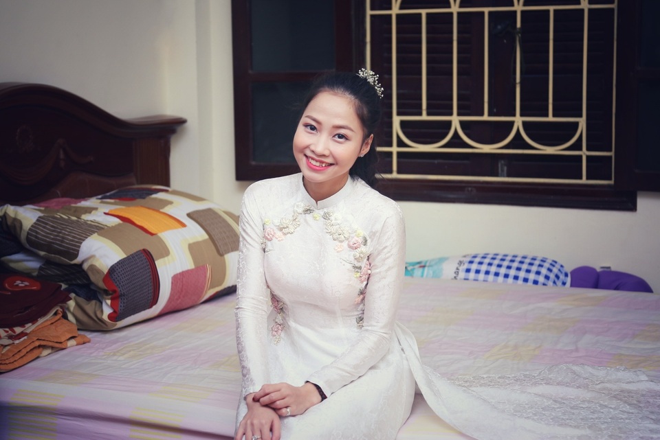 “Búp bê thể dục” Ngân Thương bật mí về người bạn đời của mình - 1
Búp bê vàng thể dục dụng cụ duyên dáng trong bộ áo dài trắng ngày ăn hỏi