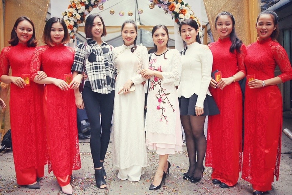“Búp bê thể dục” Ngân Thương bật mí về người bạn đời của mình - 7
Các cô gái phù dâu trong ngày ăn hỏi của Ngân Thương chính là các đồng đội của cô trong đội tuyển TDDC nữ.