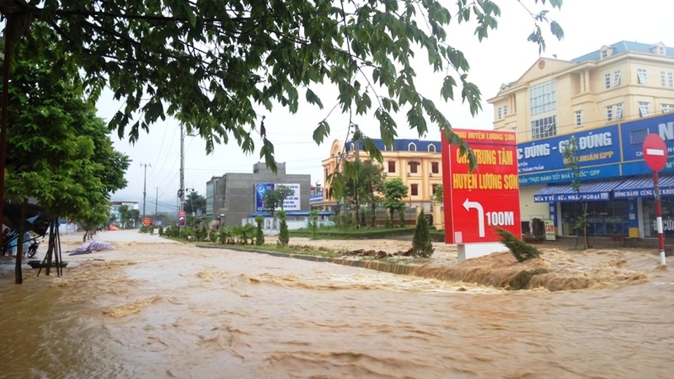 Quốc lộ 6 ngập sâu, Hòa Bình mênh mông nước lũ - 1 Quốc lộ 6 ngập sâu, Hòa Bình mênh mông nước lũ - 1