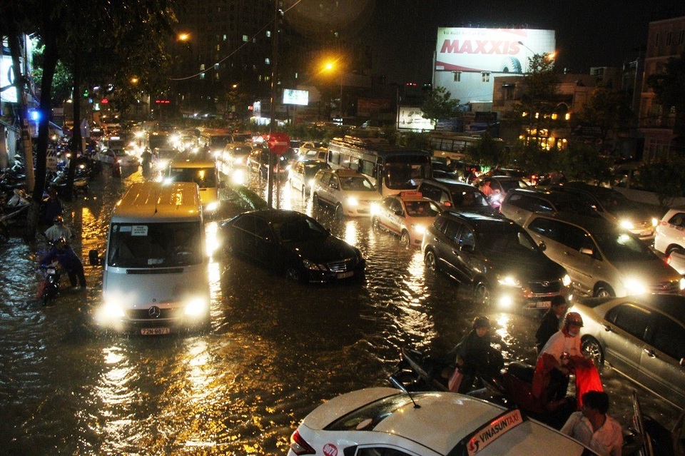 TPHCM lo ngại ngập nặng vì bão 12 đổ bộ kết hợp triều cường (ảnh Đình Thảo)