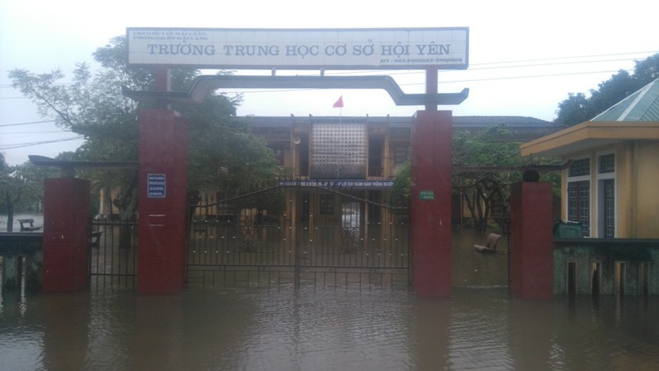 Quảng Trị nhiều nơi mênh mông nước ngập - 4 Trường THCS Hội Yên bị ngập gần 1m