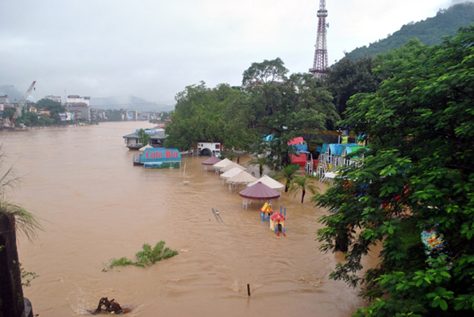 Ngập úng nghiêm trọng tại thành phố Hà Giang - 1
Nước Sông lô tại khu vực cầu Yên Biên 1 tiếp tục dâng cao do nước từ đầu nguồn đổ về.