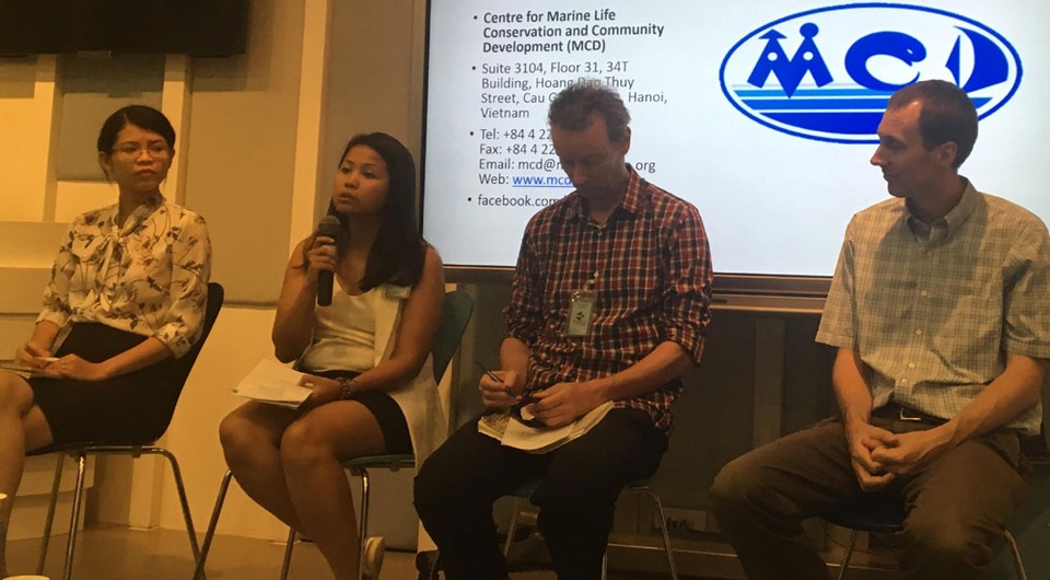 Đại sứ quán Mỹ kêu gọi chung tay bảo vệ đại dương - 2
Các chuyên gia Mỹ và Việt Nam tham gia buổi thảo luận nhân kỷ niệm Ngày Đại dương Thế giới 8/6 (Ảnh: Đức Hoàng)