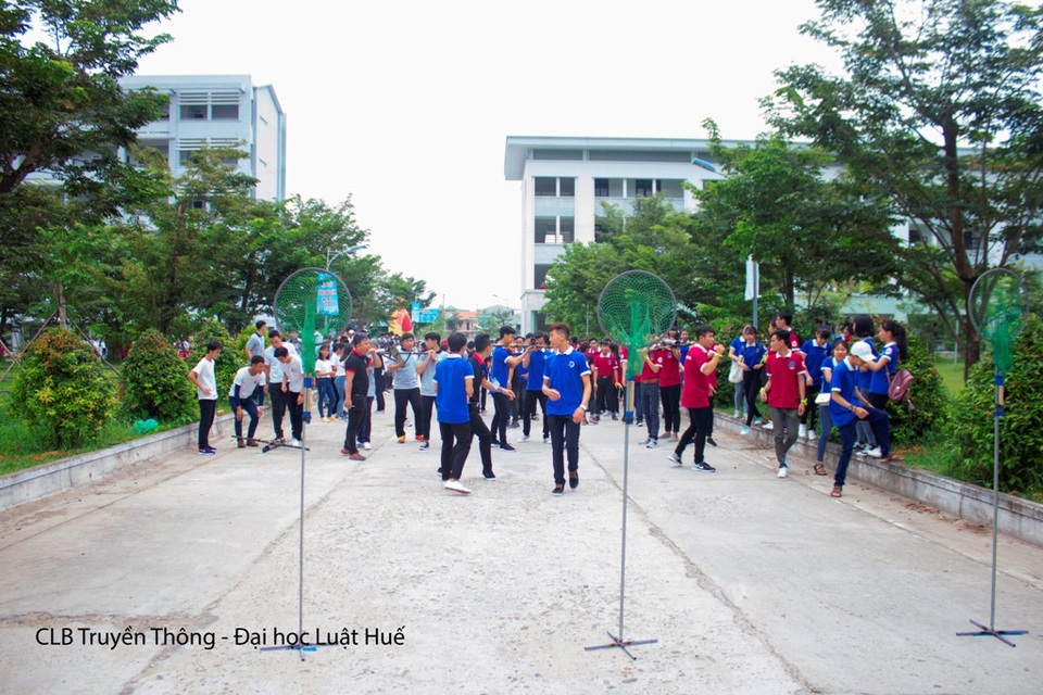 Hào hứng ngày hội tân sinh viên K41 của Đại học Luật Huế - 1 Hào hứng ngày hội tân sinh viên K41 của Đại học Luật Huế - 1