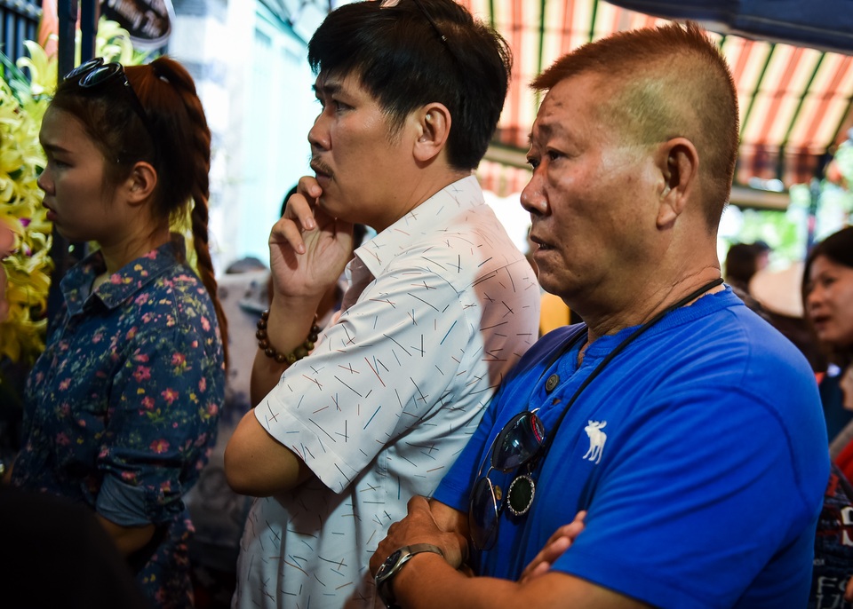 Nghệ sĩ Vũ Thanh rất thân thiết với nghệ sĩ hài Khánh Nam nên trong suốt những ngày diễn ra tang lễ anh luôn túc trực để hỗ trợ gia đình và người thân đón tiếp khách và bạn bè đến viếng và chia buồn cùng gia đình.