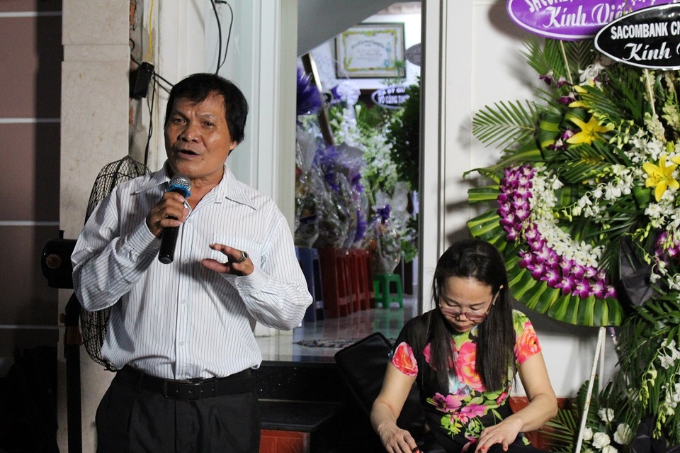 Nghệ sĩ Thành Tài có cơ hội hát với nghệ sĩ Thanh Sang vào những năm thập niên 80. Và nhạc phẩm “Chuyến đi tiễn biệt” như lời nhắn gửi của ông đến người anh đáng kính của mình năm nào.