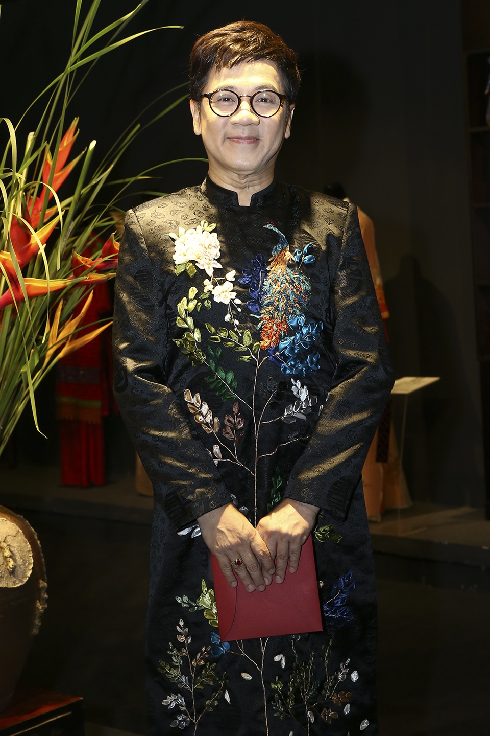 Á hậu Lệ Hằng, Diễm Hương kín đáo với áo dài xưa - 14 NSƯT cũng khá thường xuyên chọn trang phục áo dài khi xuất hiện nên trong sự kiện này anh cũng xuất hiện trong tà áo dài lịch lãm