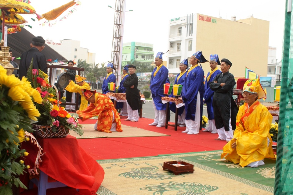 Đà Nẵng tưng bừng khai hội cầu ngư - 1 Lễ hội cầu ngư truyền thống vừa diễn ra tại Đà Nẵng ngày 12/2 (nhằm 16 tháng Giêng âm lịch)