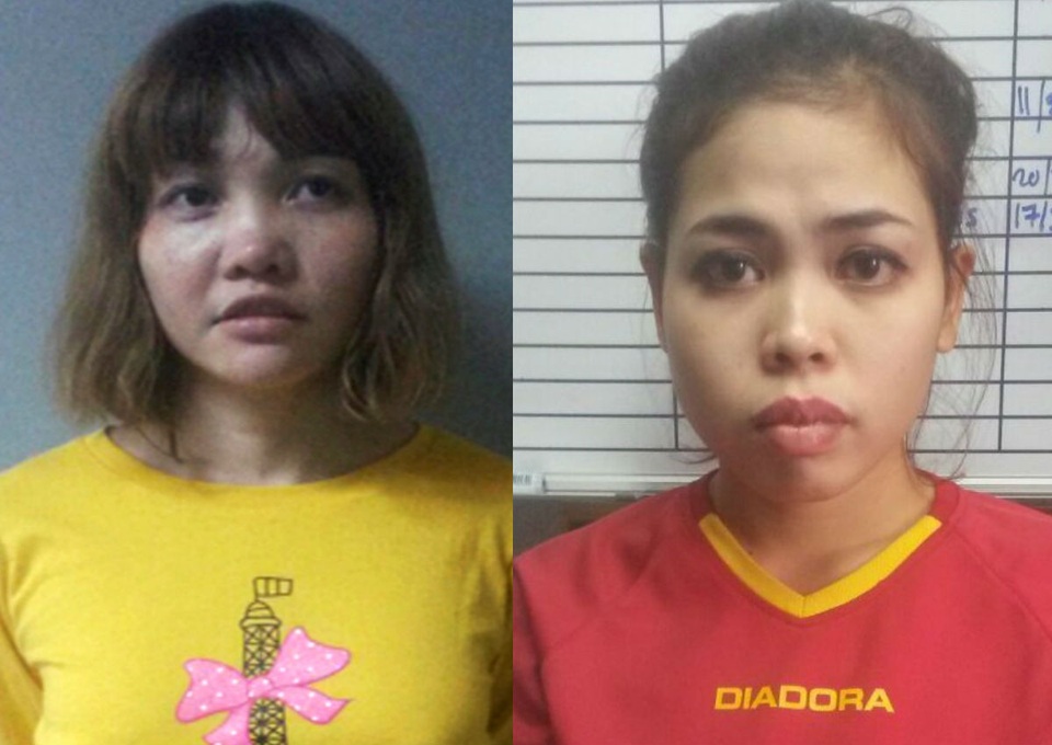 Những diễn biến về nghi án bí ẩn Kim Jong-nam 1 tháng qua - 4
Nghi phạm Đoàn Thị Hương (trái) và nghi phạm Siti Aishah. (Ảnh: AFP)
