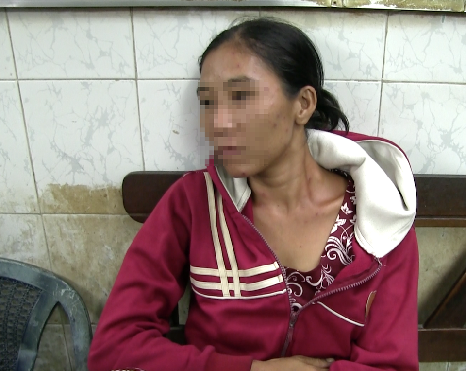 Đưa người mẹ mang con làm “công cụ” xin tiền chích ma tuý đi cai nghiện - 1 N. tại trụ sở công an phường Bến Nghé