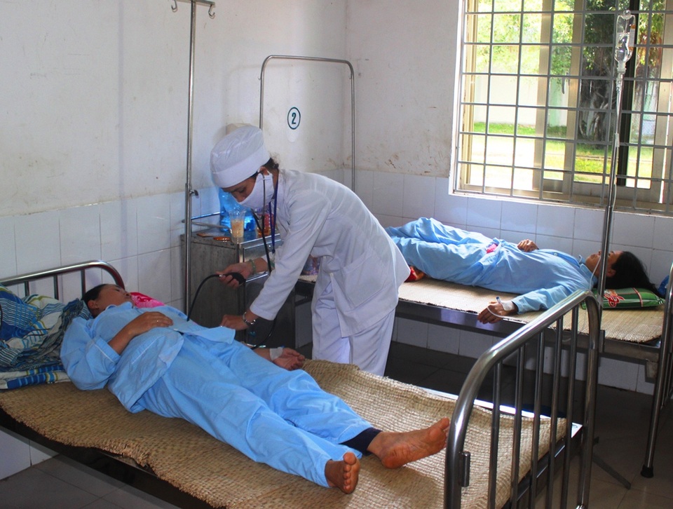 Ăn lòng heo, 8 người nhận viện - 1 8 người ở huyện Sơn Hòa (Phú Yên) nhập viện sau khi ăn thịt và lòng heo