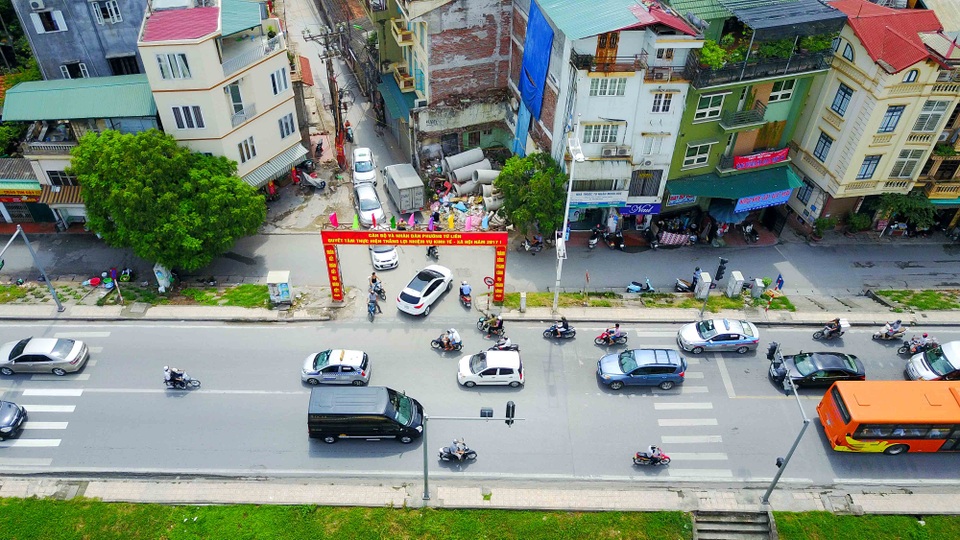 Chi hàng trăm tỷ mở rộng một ngõ cụt tại Hà Nội - 6
Theo dự kiến, ngõ có chiều rộng hiện tại từ 7 - 8m sẽ được mở rộng lên thành 20,5m; trong đó, vỉa hè mỗi bên rộng 5m còn lòng đường là 10,5m.