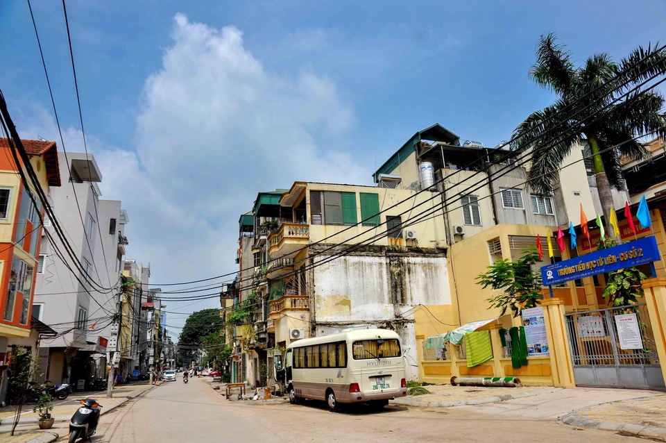 Chi hàng trăm tỷ mở rộng một ngõ cụt tại Hà Nội - 9
Việc đầu tư xây dựng mở rộng ngõ được cho là phục vụ nhu cầu đi lại của người dân phường Tứ Liên ra đường Âu Cơ. Những năm gần đây ngõ 124 đã quá giới hạn khai thác, hạ tầng kém không phù hợp với phát triển đô thị và dân số.