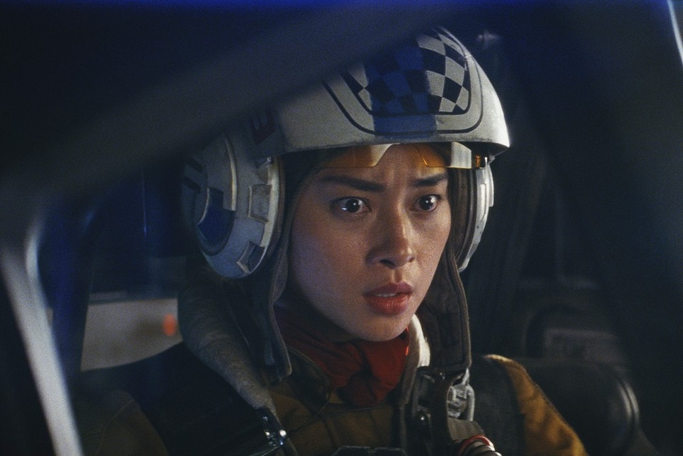 Ngô Thanh Vân: “Tôi được đãi ngộ như một siêu sao khi tham gia Star Wars” - 3 Trong khi đó vai Paige của Ngô Thanh Vân lại là một xạ thủ liều lĩnh điều khiển máy bay chiến đấu chống lại binh đoàn ngôi sao.