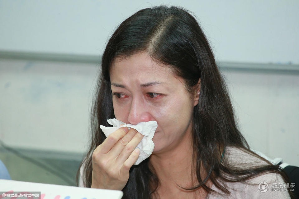 “Tình cũ” của Thành Long không gặp con gái lúc này - 2
Ngô Ỷ Lợi cho biết, hiện tại, cô không gặp con gái vì muốn học cách giao tiếp tốt hơn.