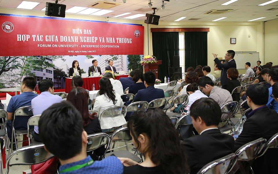 Trường ĐH Ngoại thương mở diễn đàn hợp tác với doanh nghiệp - 1
Trường ĐH Ngoại thương tổ chức diễn đàn hợp tác giữa doanh nghiệp và nhà trường