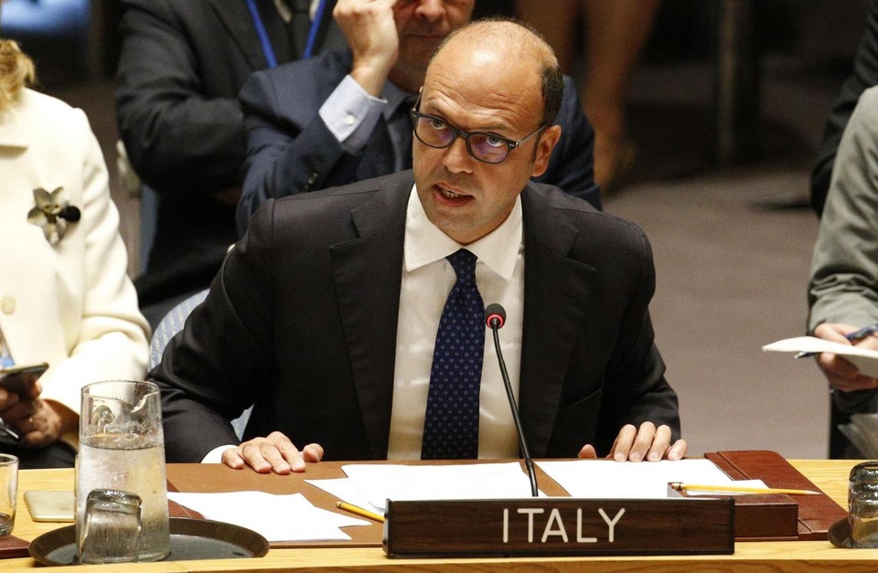 Italy sẽ trục xuất đại sứ Triều Tiên - 1 Ngoại trưởng Italy Angelino Alfano (Ảnh: Reuters)