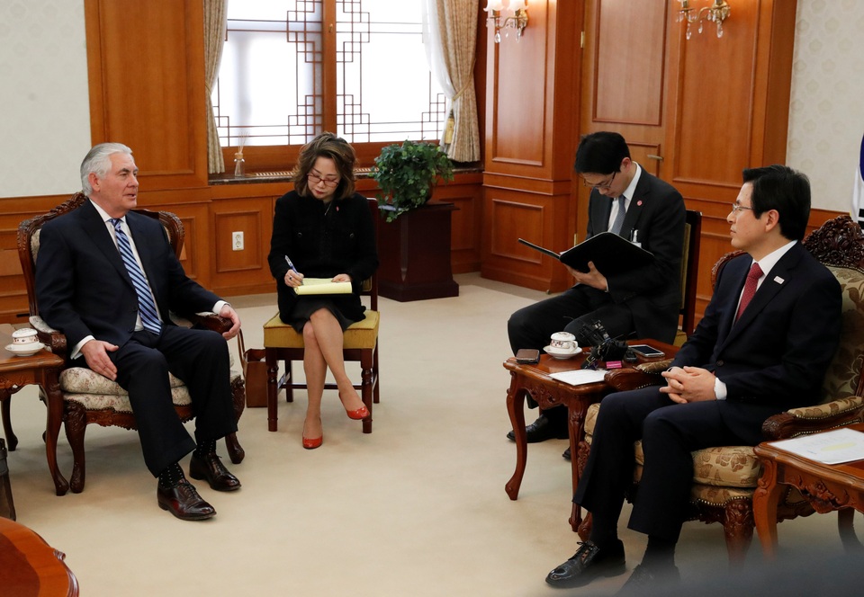 Ngoại trưởng Mỹ tuyên bố hết kiên nhẫn với Triều Tiên - 4 Ông Tillerson và ông Kyo-ahn cùng trao đổi các vấn đề chung trong cuộc họp tại Seoul.