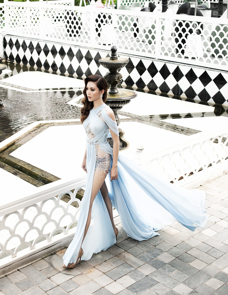 Đăng quang cuộc thi Nữ hoàng sắc đẹp toàn cầu 2016 khiến Ngọc Duyên trở thành cái tên được truyền thông săn đón cũng như thu hút sự chú ý của dư luận.