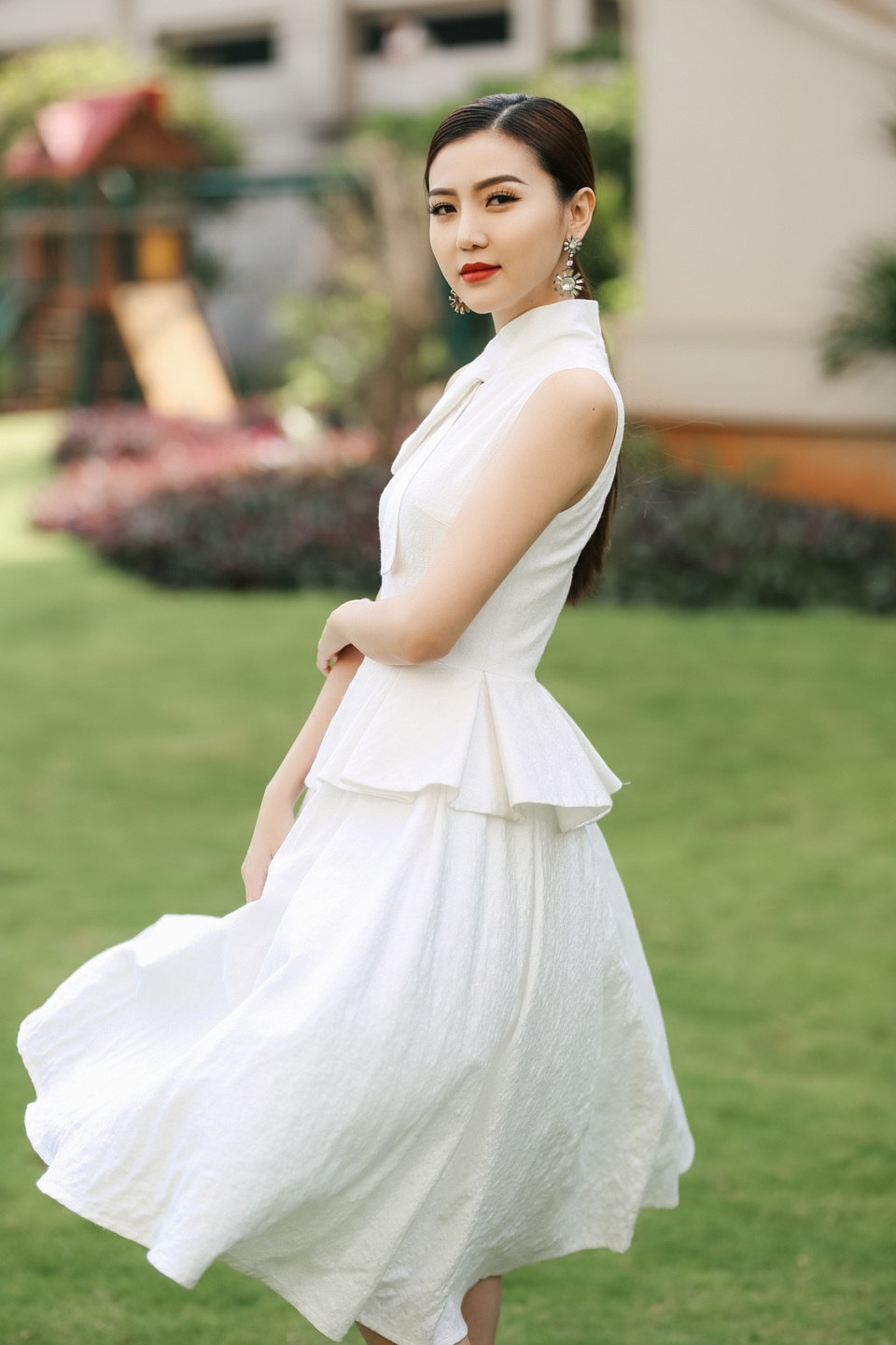 HH Ngọc Duyên đọ dáng HH Hằng Nguyễn chấm thi Hoa khôi Du lịch - 7 HH Ngọc Duyên đọ dáng HH Hằng Nguyễn chấm thi Hoa khôi Du lịch - 7