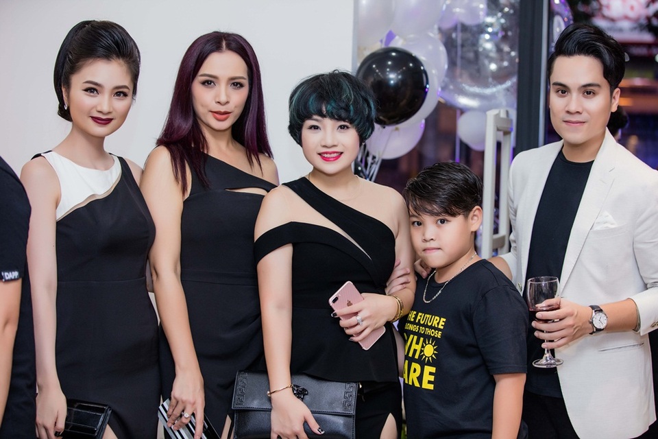 Từ khi đổ vỡ trong hôn nhân, con trai trở thành động lực lớn nhất giúp giọng ca Chuồn chuồn ớt vượt qua những sóng gió và vui vẻ, hạnh phúc trở lại.